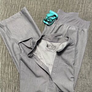 Figs women’s M Rafaela top, Livingston bottom